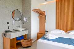 Suite with private pool 8